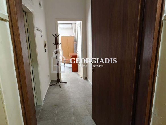 Ενοικιάζεται πλήρως επιπλωμένο στούντιο 35 τ.μ., 2ου ορόφου στις Σέρρες. Διαθέτει ηλεκτρικές συσκευές και κλιματισμό (AC). Δείτε το ακίνητο σήμερα!